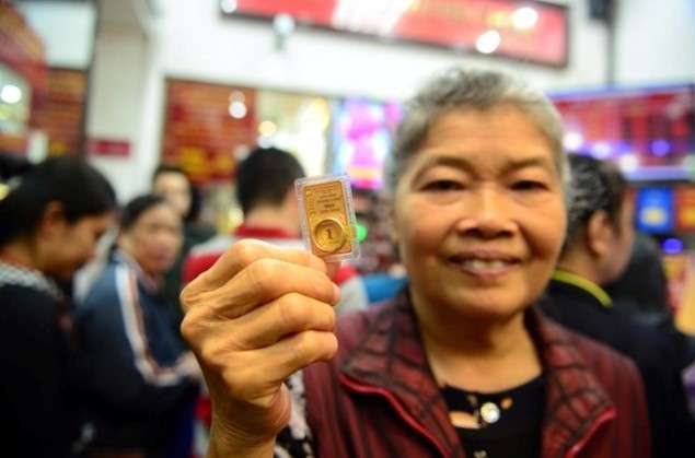 Vì Sao Mua Vàng Để Cầu Tài Lộc Ngày Vía Thần Tài? Sự Thật Đằng Sau Phong Tục Hàng Trăm Năm